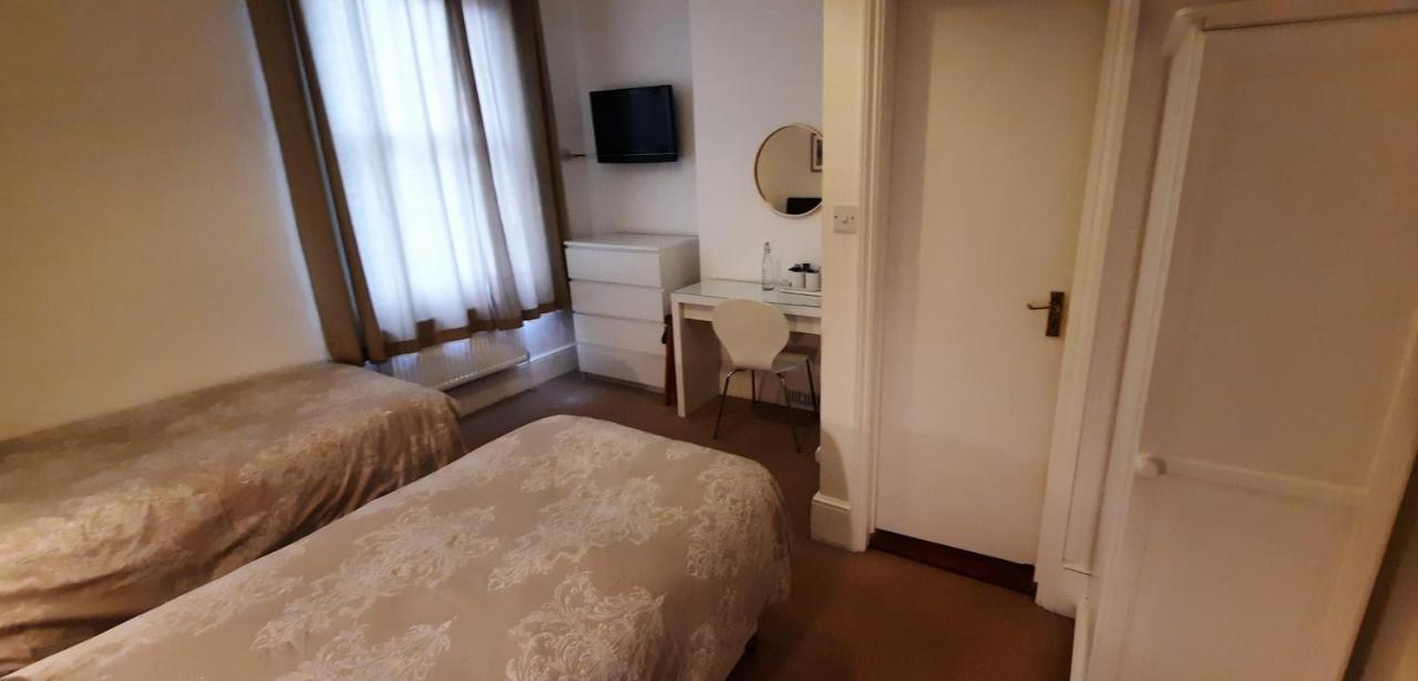 Colebrook Guest House Φάρνμπορο Εξωτερικό φωτογραφία