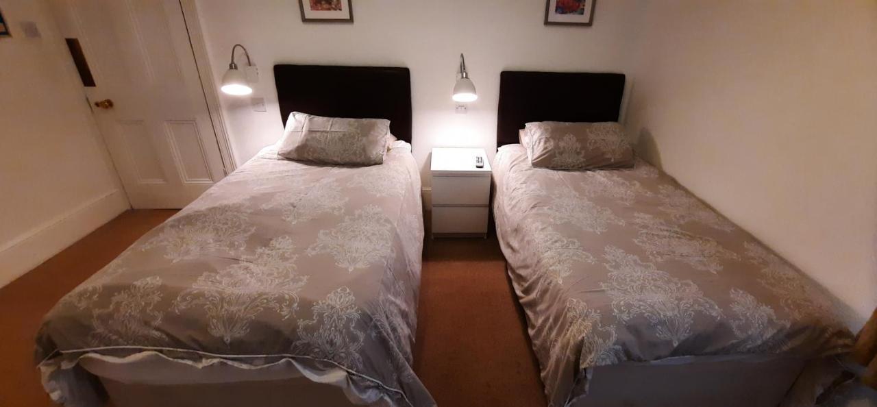 Colebrook Guest House Φάρνμπορο Εξωτερικό φωτογραφία